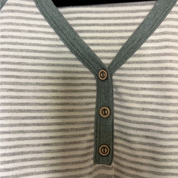 Staccato Gray and Green Long Sleeve Top - Picture 2 of 5
